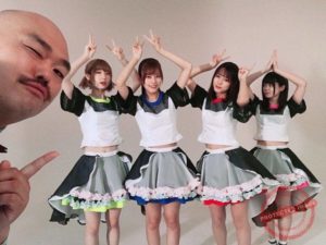 豆柴の大群の売れ行きが凄い!メンバーのインスタやツイッターは